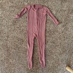 Kyte Baby Dusty Rose Herringbone Zippered Footie 18-24 months